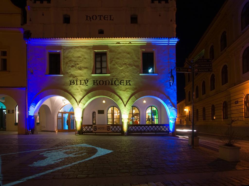Hotel Bily Konicek เชบอนย์ ภายนอก รูปภาพ