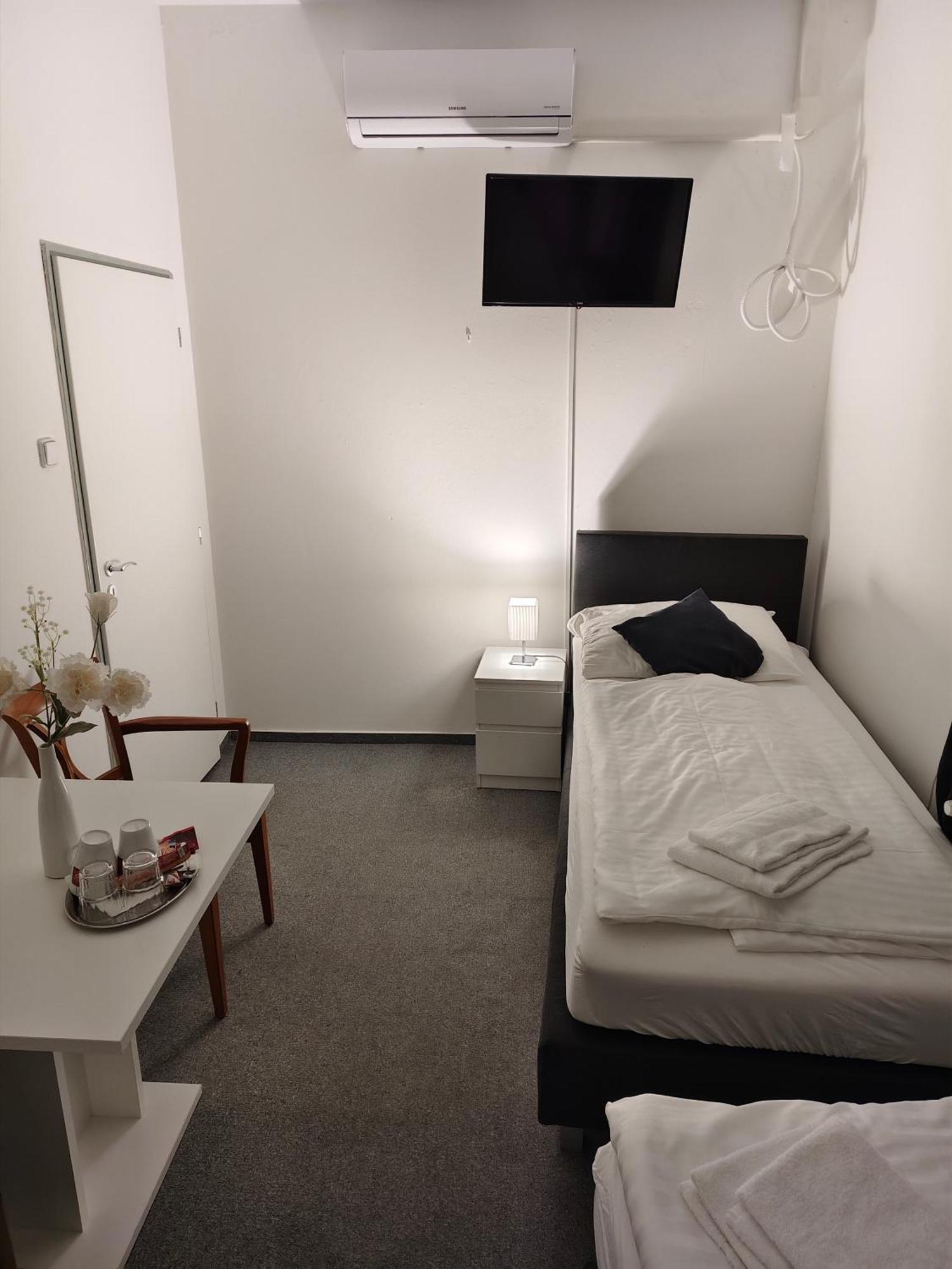 Hotel Bily Konicek เชบอนย์ ภายนอก รูปภาพ