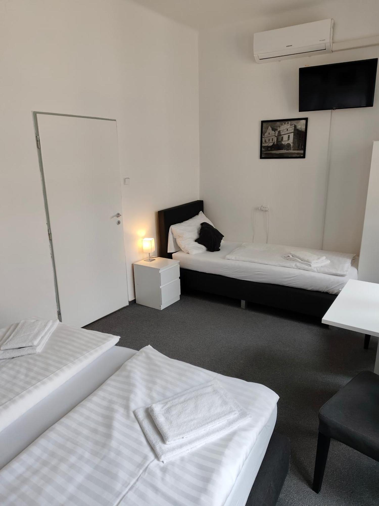 Hotel Bily Konicek เชบอนย์ ภายนอก รูปภาพ
