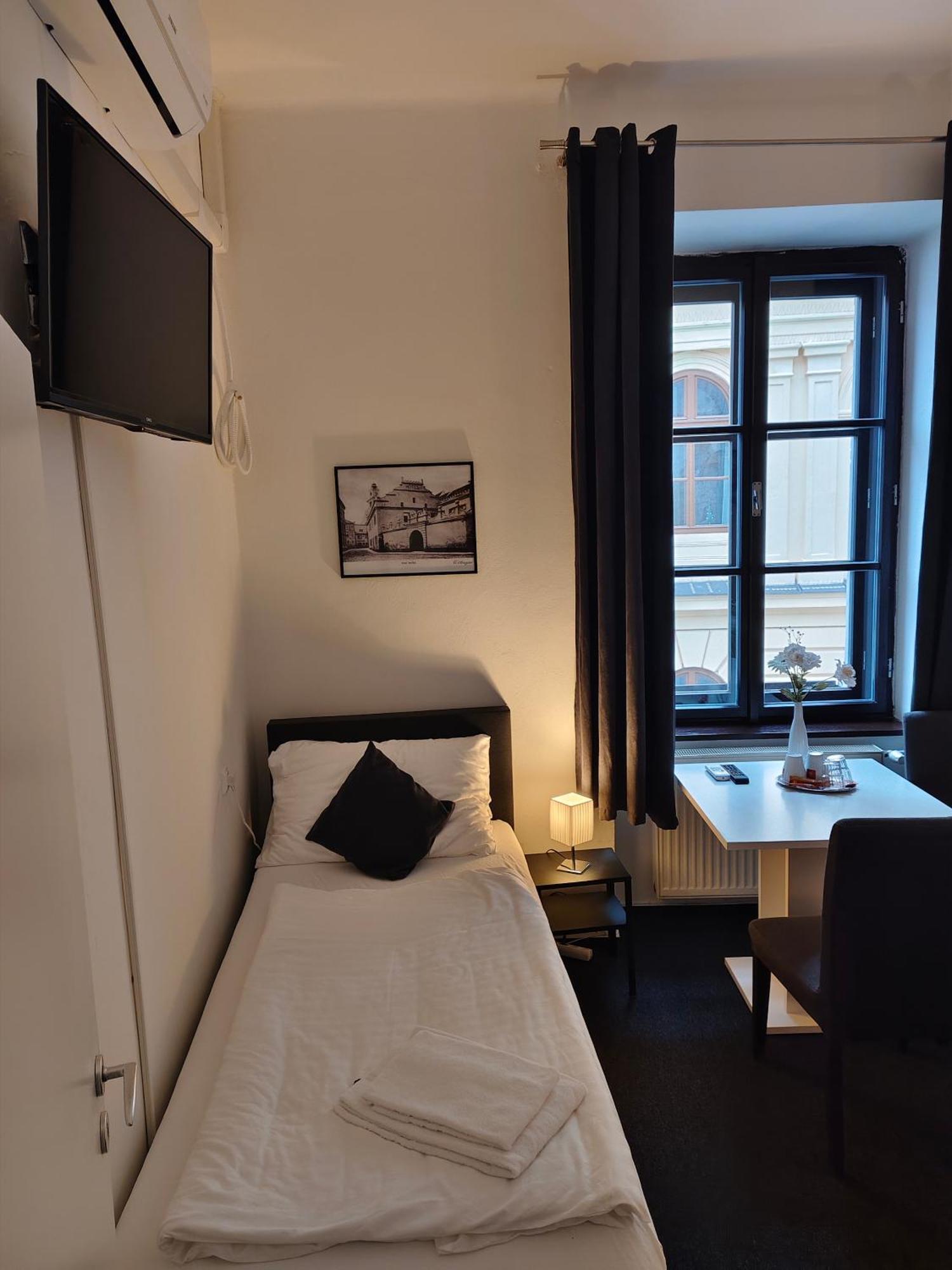 Hotel Bily Konicek เชบอนย์ ภายนอก รูปภาพ