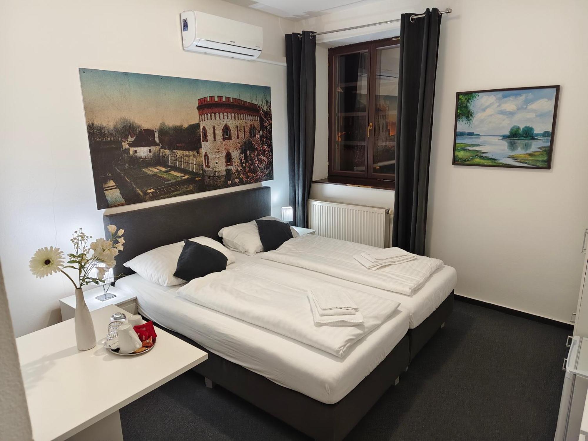 Hotel Bily Konicek เชบอนย์ ภายนอก รูปภาพ