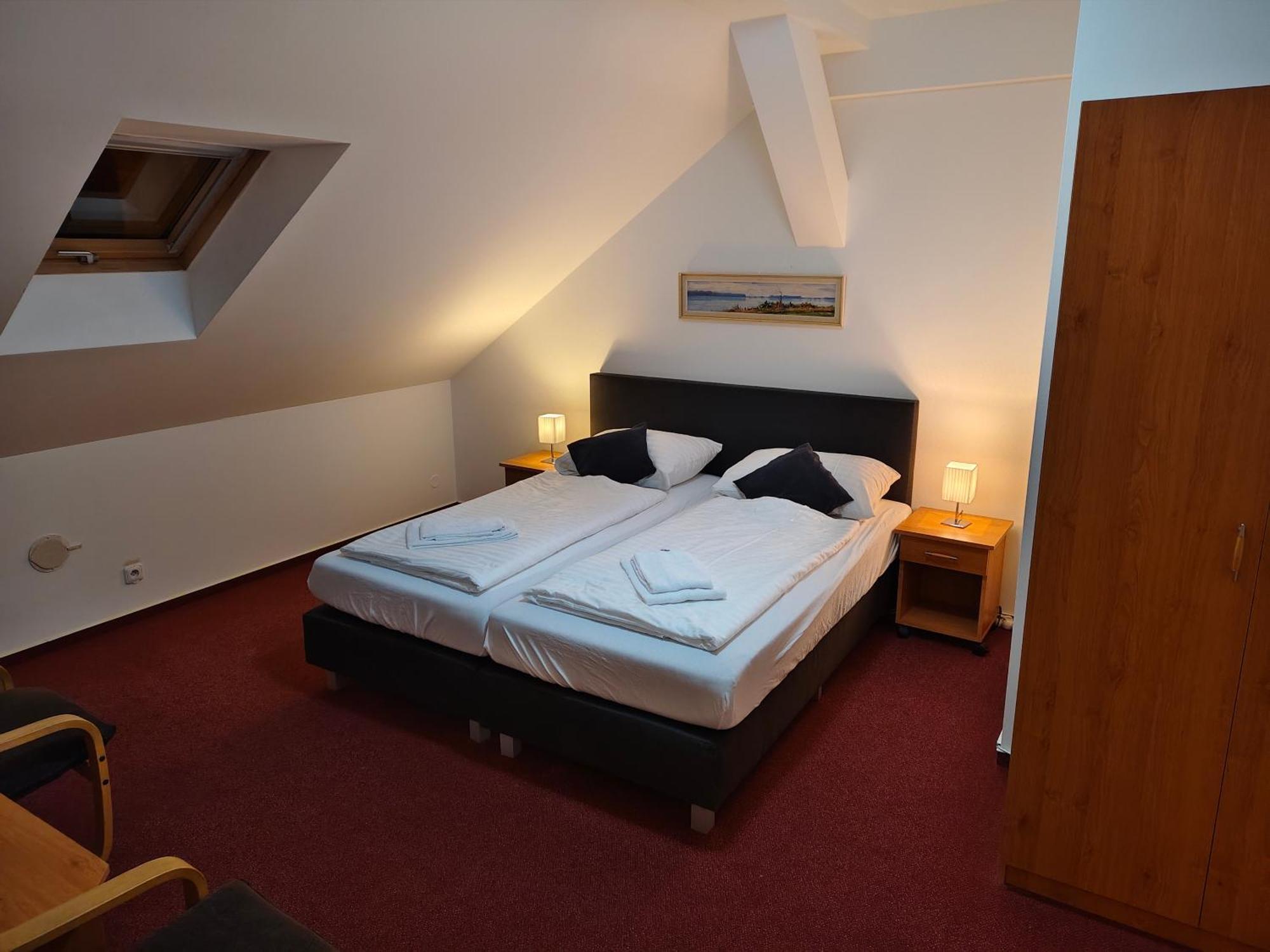 Hotel Bily Konicek เชบอนย์ ภายนอก รูปภาพ
