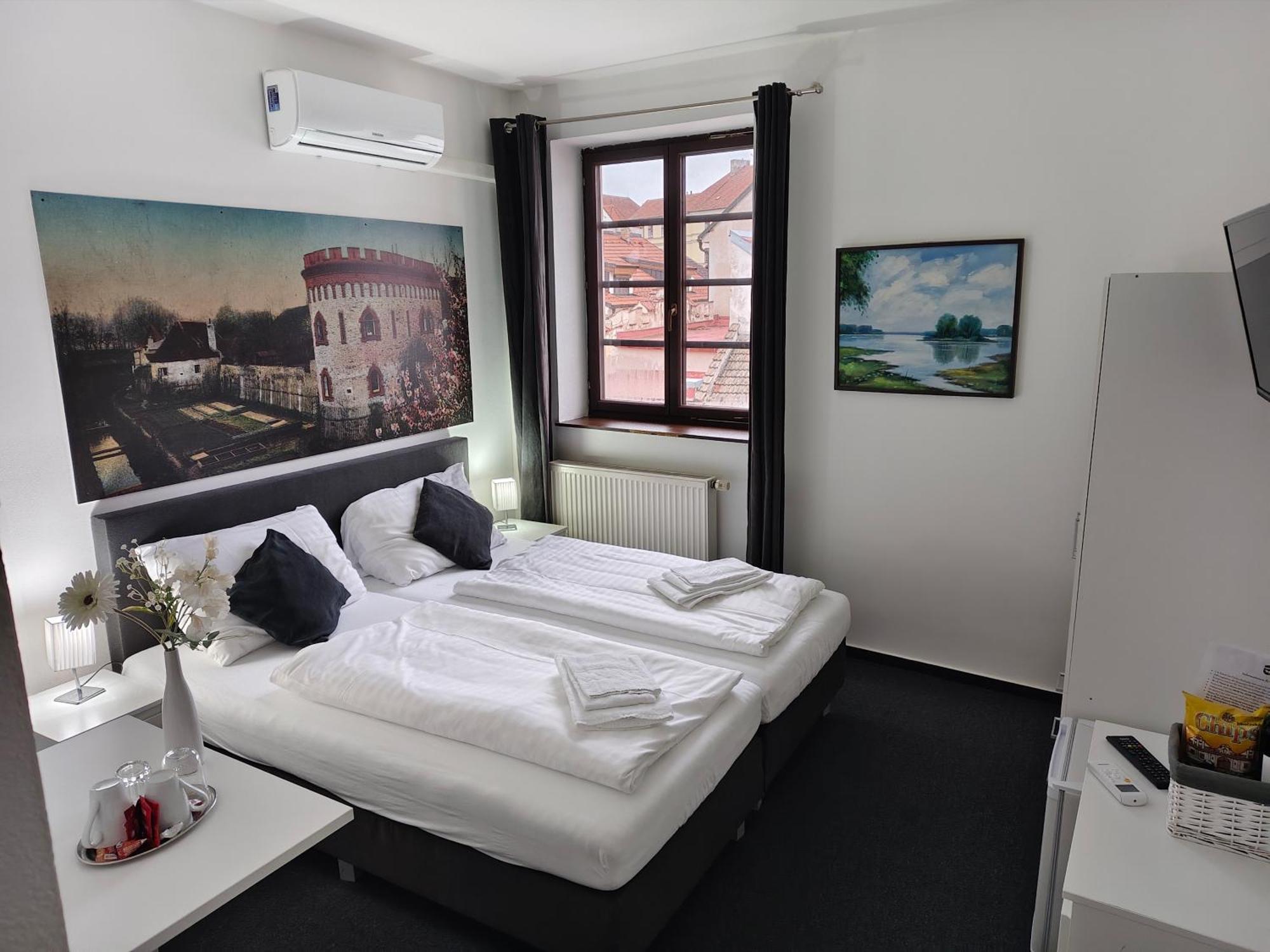 Hotel Bily Konicek เชบอนย์ ภายนอก รูปภาพ