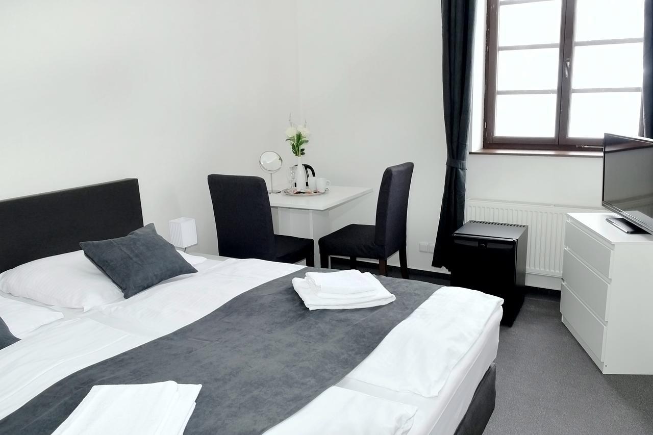 Hotel Bily Konicek เชบอนย์ ภายนอก รูปภาพ