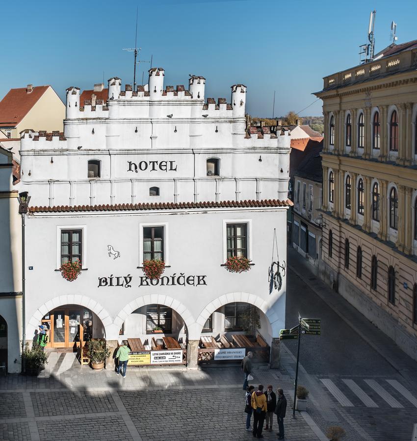 Hotel Bily Konicek เชบอนย์ ภายนอก รูปภาพ