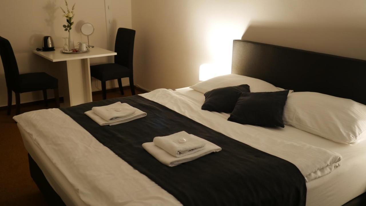 Hotel Bily Konicek เชบอนย์ ภายนอก รูปภาพ