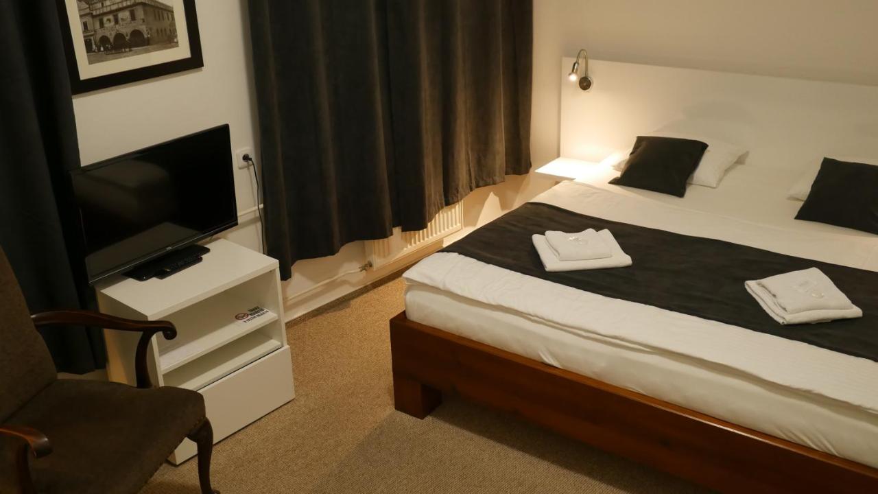 Hotel Bily Konicek เชบอนย์ ภายนอก รูปภาพ