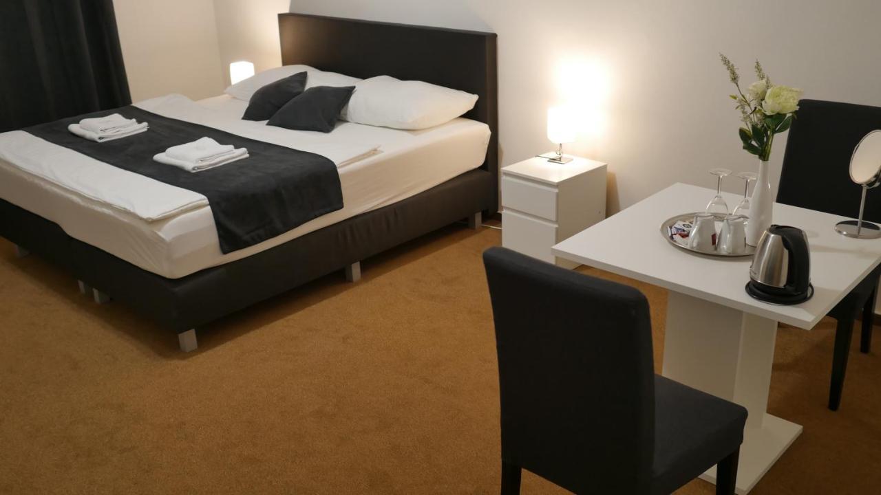 Hotel Bily Konicek เชบอนย์ ภายนอก รูปภาพ